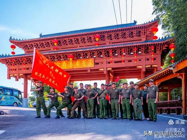 黄中广||丹霞奇峰擎天立 瑶乡赤壁映精魂