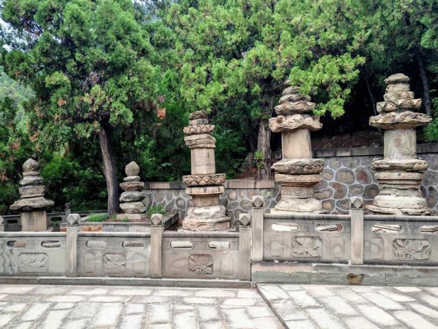 卦山天宁寺塔林——交城