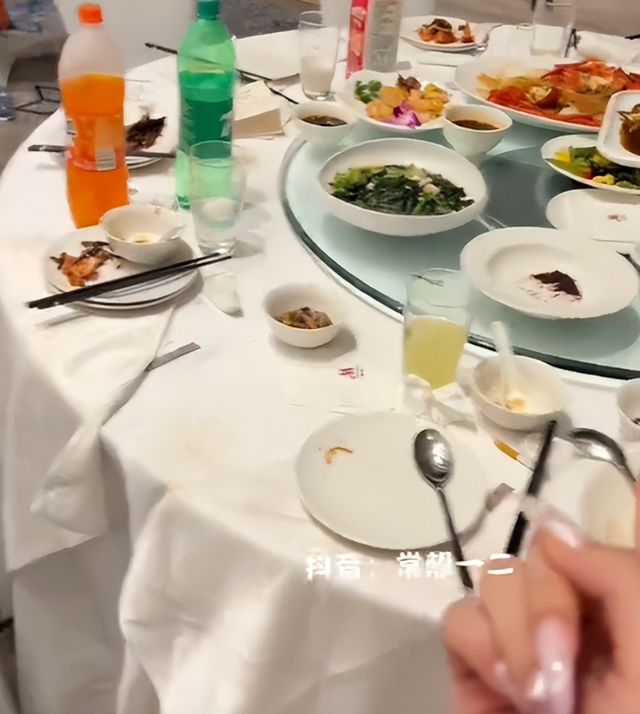 8888元婚宴预制菜再添实锤！监管已立案，后厨更恶心，罗永浩介入