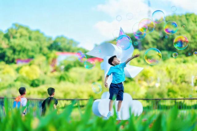 八天“奇遇”燃动“双节”！2025如虹嘉年华圆满收官