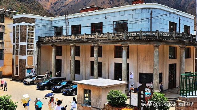 云南易门绿汁镇：凤凰花与旧时光的邂逅
