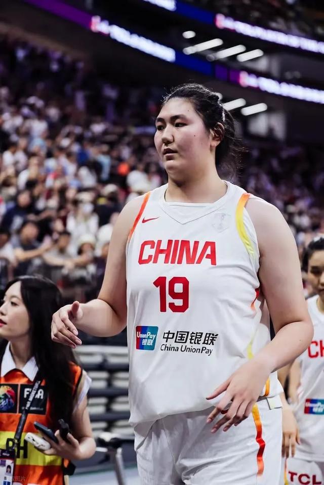 女篮离队第一人！宫鲁鸣也留不住，19+7+7比李梦还能打可惜啊