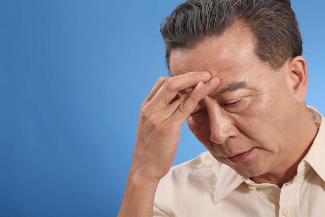 调查发现：那些常年吃降压药人，到70岁后，很多都变成了这样