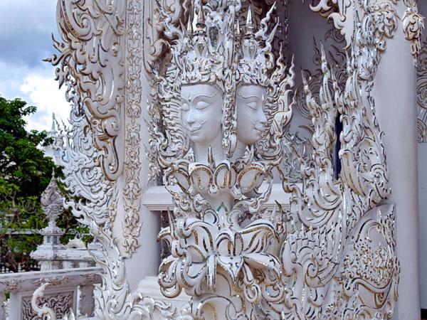 泰国旅游：清莱观瞻温泉白蓝黑三庙行（图）