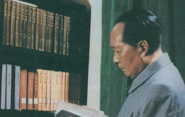 1976年运送毛主席遗体，发生三个“想不到”，华：人民不想主席走