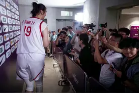 亚洲篮坛的“移动长城”图片