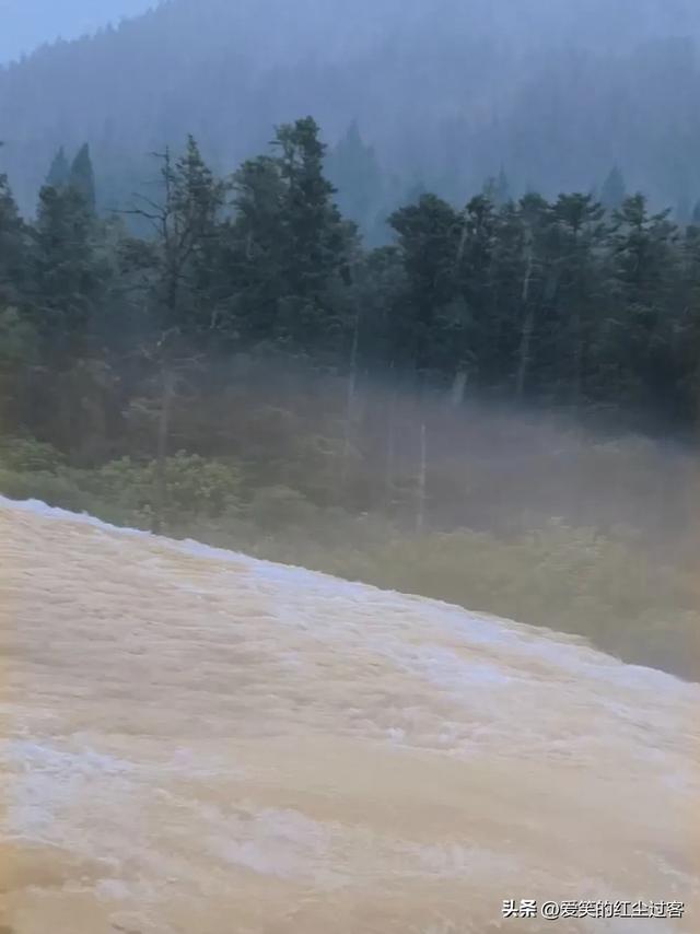 我的旅行日记——雨中游黄龙