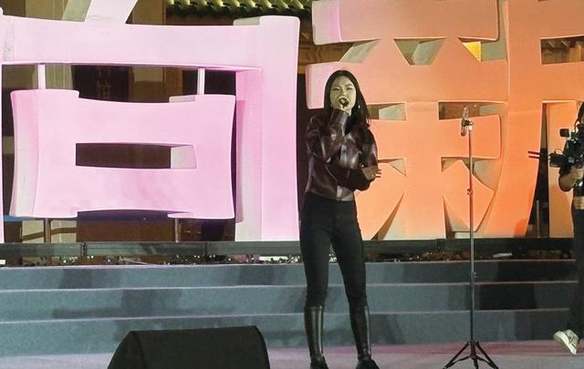 歌声醉秋夜 欢腾庆双节 2025长春文旅街头音乐会点燃城市文化热情