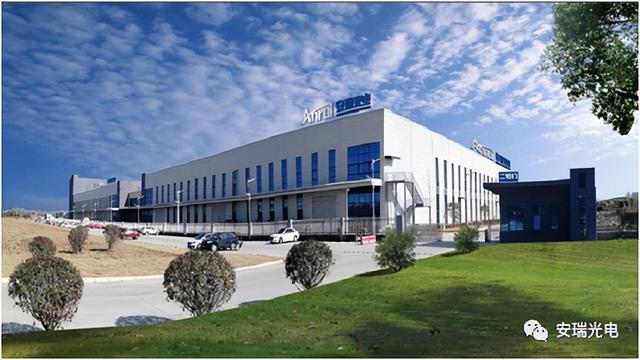 25岁员工34楼跳楼身亡，家属称“母亲突发疾病	，请辞照顾母亲，领导不批准，误工1天要扣3天工资”	，公司回应