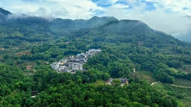 宋轶畲族“凤凰装”美出圈！带你打卡福建的宝藏畲村