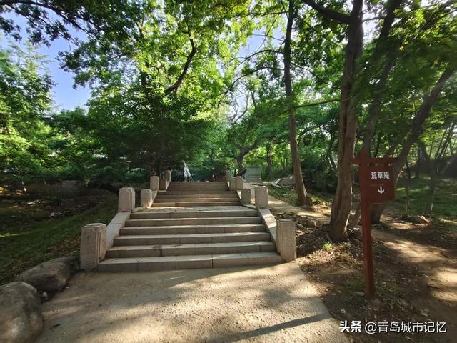 六百年历史的浮山荒草庵开始重修，曾被德国侵略者誉为最美的景点