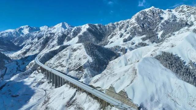 20分钟穿越天山!中国最长隧道即将通车,新疆自驾游迎来黄金时代