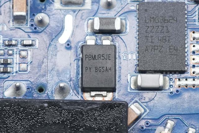 小米120W澎湃秒充+100W PD快充，酷态科10号超级电能充mini拆解