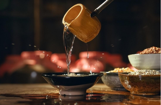 安徽一名酒再次崛起，曾经万家共饮，后又跌落神坛，如今卷土重来