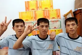 山东神奇三胞胎，高考考出连分，上同所211，10年后又同天结婚图片