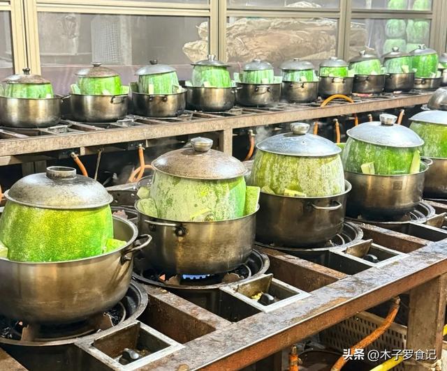 新会圭峰山上的枫叶红了吗？没有红叶，品尝山脚下的美食，也不错