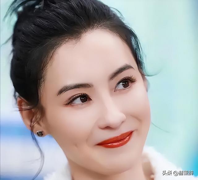 陪玩陪睡根本不够！认干爹、舔手指，背地里的阴暗面彻底藏不住了