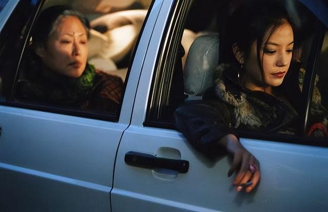 封杀四年，49岁赵薇突传消息，因胃癌去世传闻5个月前就真相大白