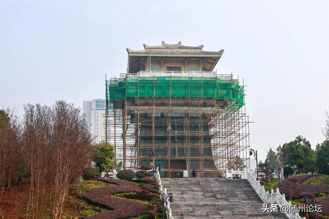 文化公园：公园焕新添暖意 游客欣然入画来