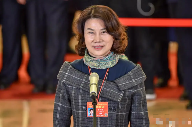 雷军没想到，十亿赌约12年后，董明珠一个举动再令所有人刮目相看