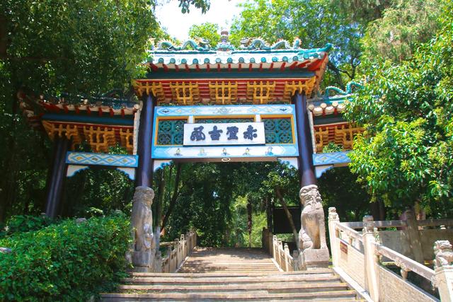 三国赤壁古战场，华中规模最大的三国文化体验基地，重温历史硝烟