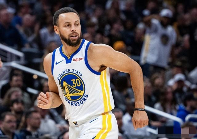 一夜2签1裁达成！詹姆斯伤情更新，湖人遭遇黑哨，勇士小麻烦