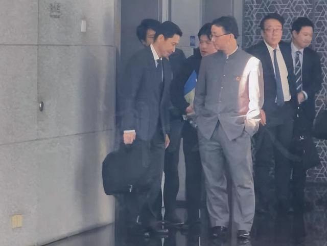 高市还没道歉，中日又出现新争端，日本通知中国，必须解释一件事