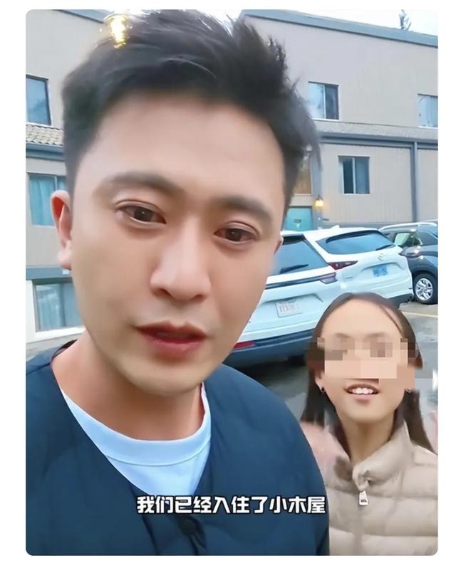 闯祸了！央视主持人出国旅游，携妻女高调炫海外生活，被网友骂惨
