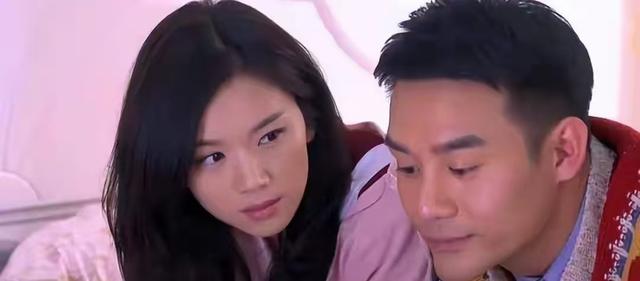 与陈思诚恋爱，和富豪老公闪婚闪离，41岁独自抚养女儿的她成赢家