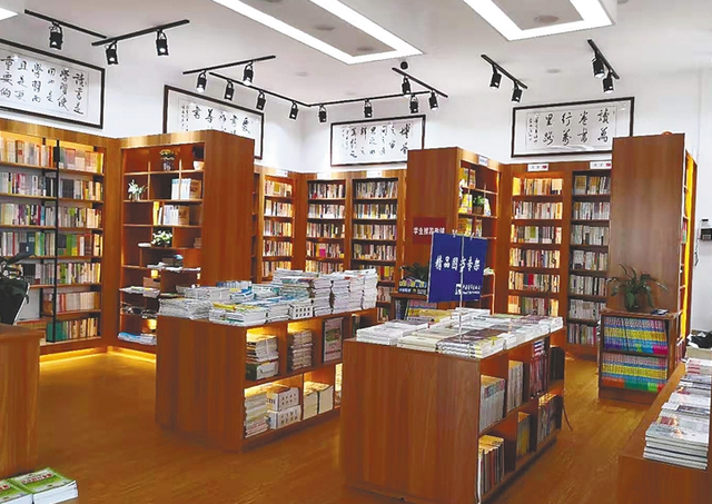 新华书店真不行了，人人只看不买却越赚越多？