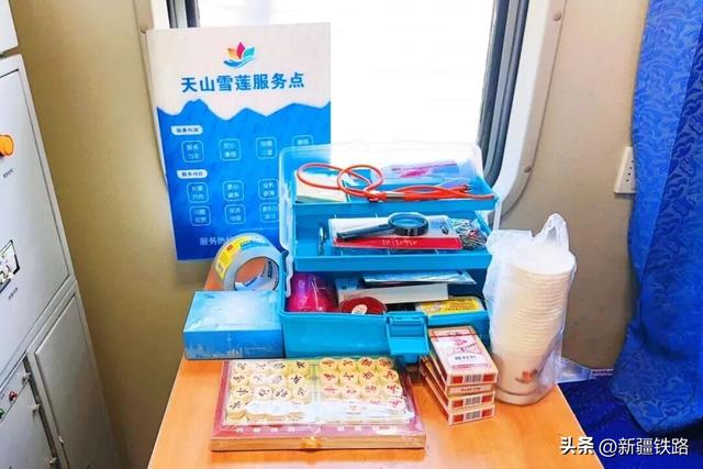 新疆铁路2025年第70列银发旅游专列鸣笛启程