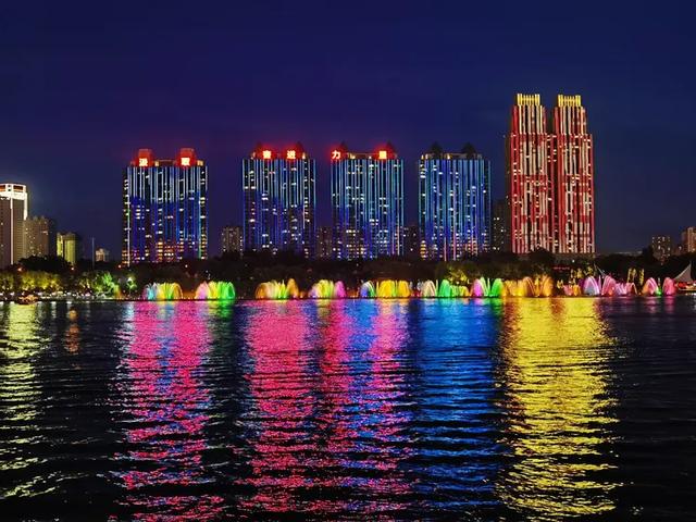 美轮美奂的吉林松花江畔夜景