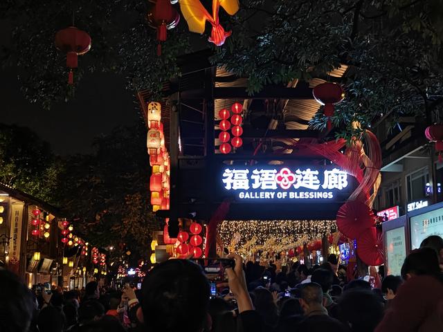 福鱼游进三坊七巷！昨夜福州元宵，惊艳了全国