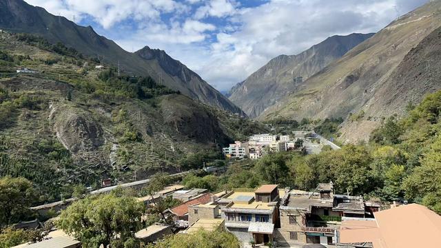 踏迹寻音：在阿坝理县，桃坪羌寨与甘堡藏寨的时空对话