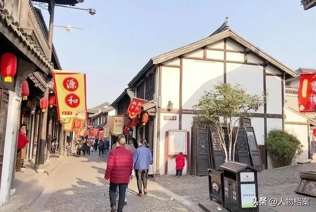 8年烧光50个亿！从人满为患到无人问津，全国古镇为啥批量倒闭？