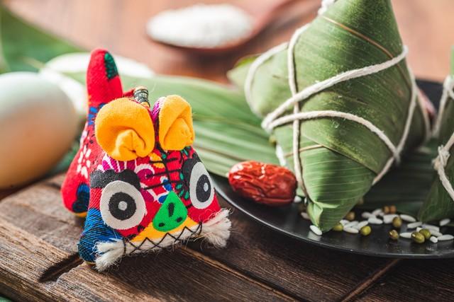 “百年难遇元旦春，千年难遇闰腊月”，闰腊月，要过两个年三十吗