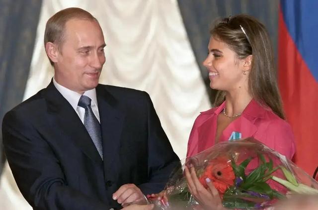 普京公开承认恋爱！卡巴耶娃再成焦点，俄“第一夫人”浮出水面？
