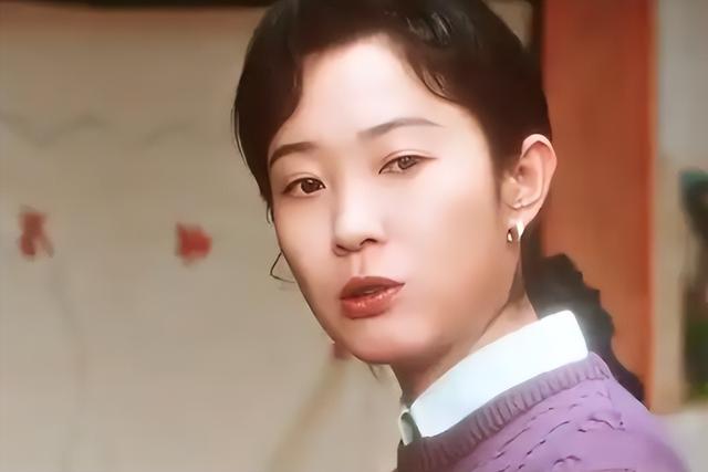 许亚军捧着，段奕宏护着，郭京飞宠着，演了55部戏，41岁终于红了