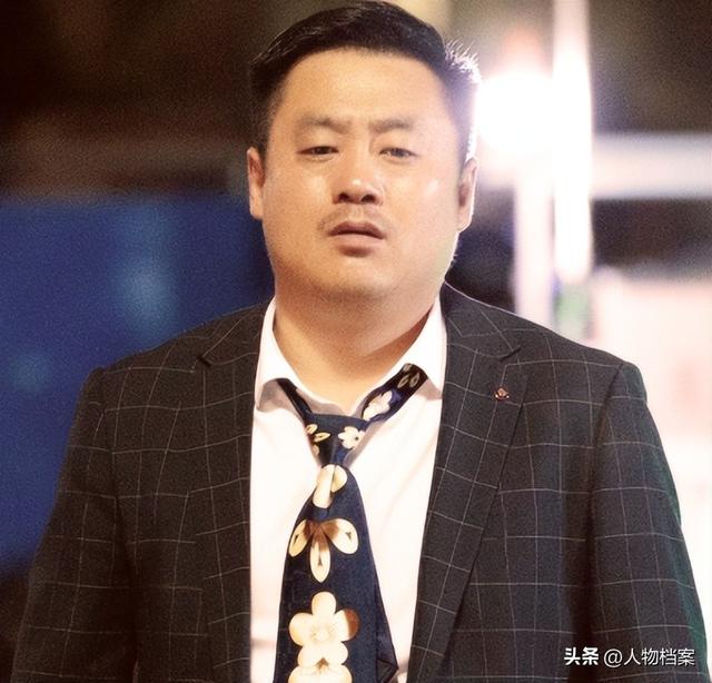 赵本山也想不到，一向老实本分的宋晓峰	，会在过年前，栽个大跟头