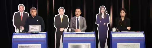 首场辩论结束	，张亚中作出保证，当选就谋求统一，韩国瑜率团离岛