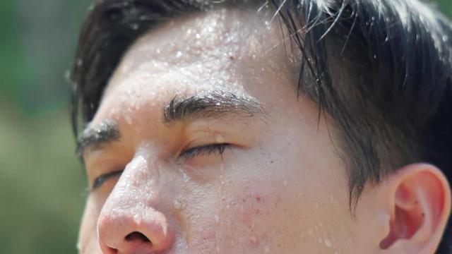 人活多久，看排汗就知道？寿命长的人，排汗一般有这6个特征