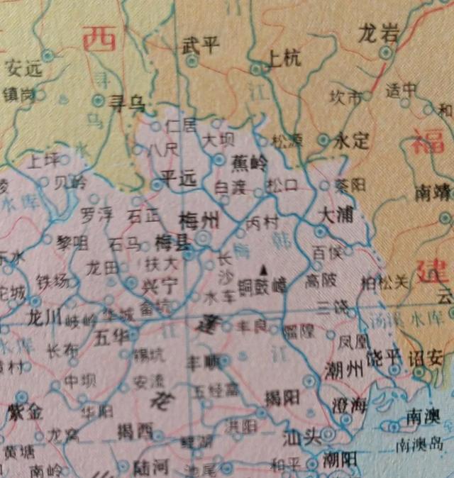程江与梅江汇合处的梅州市