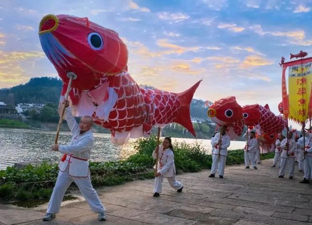 来歙县，打卡马思纯同款鱼灯！