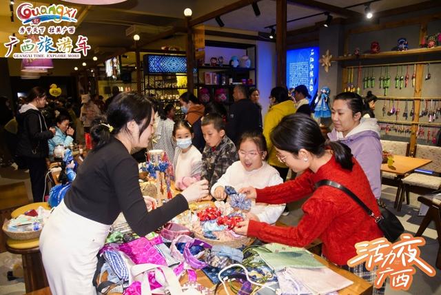 2025“活力夜广西”百色主场活动点亮“千姿百色夜”