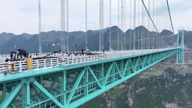 中国建成世界第一高桥，引起美国内讧，议员怒喷：我们只会搞破坏