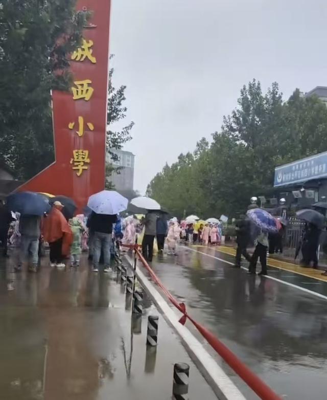 小学生家长不报名“陪餐”，娃就不能在校吃午餐？山西闻喜一小学被指“强人所难”