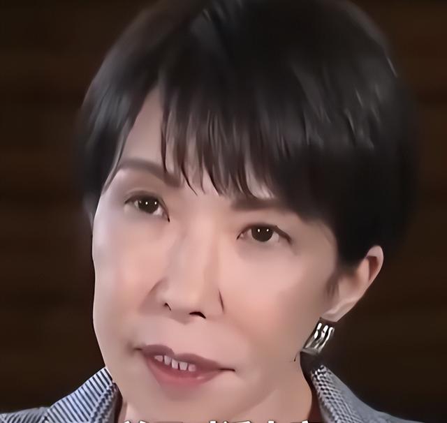 高市遭背刺？中日军机对峙后，美翻珍珠港旧账，逼日拿5500亿投资