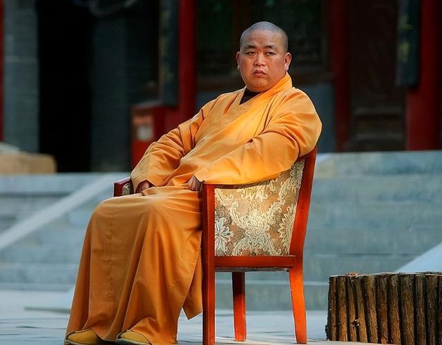 拔出萝卜带出泥！释永信下马，举报人被扒惊天丑闻，难怪会被开除