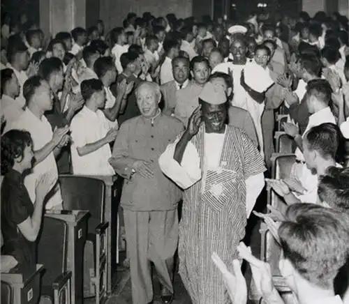 除了周恩来还有谁能胜任总理？毛主席说出一个人的名字	，无人反对