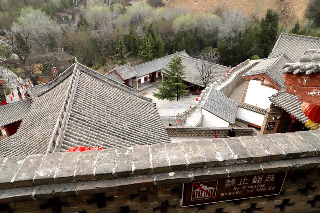 房上建房，院中寻院——夏县堆云洞